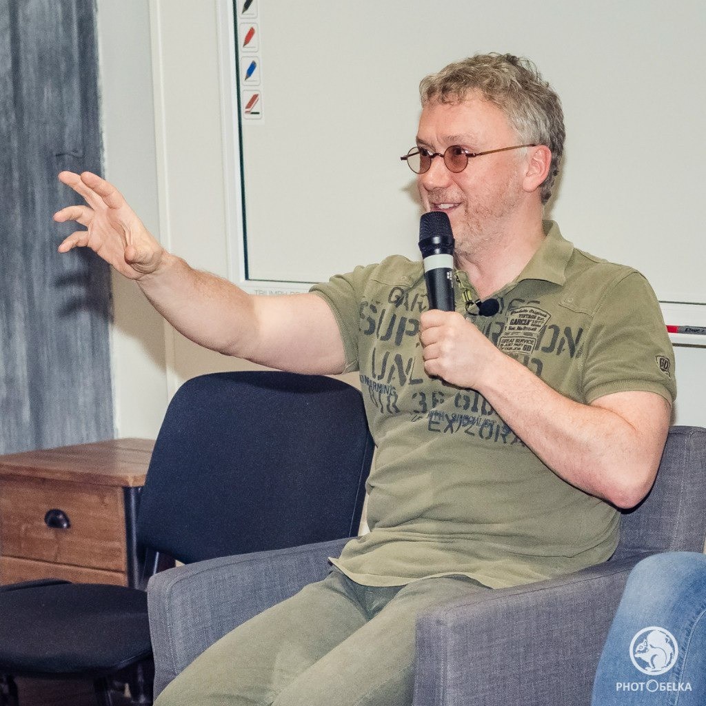 Вадим Демчог: «Мы сформировали из себя детальку, которая максимально удобна социальной машине, но почему-то неудобна нам» Вадим Демчог: «Мы сформировали из себя детальку, которая максимально удобна социальной машине, но почему-то неудобна нам»